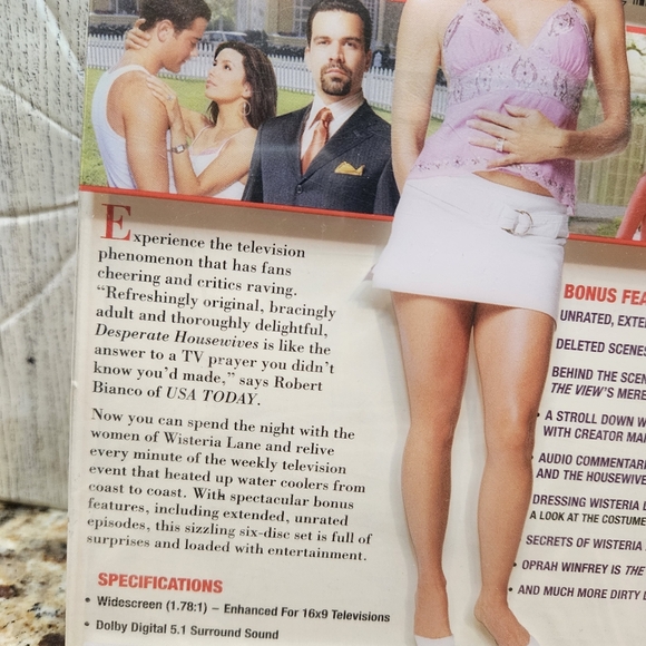 Desperate Housewives The Complete First Season 6-Disc DVD Set Season 1 - Picture 6 of 7